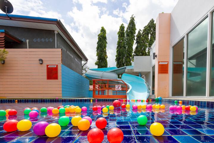 Pools & Facilities