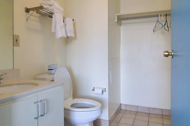 Room 52 of 77