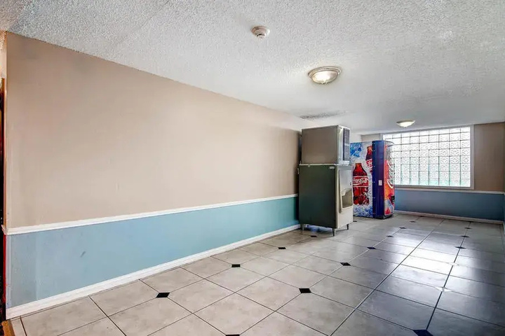 Room 15 of 37