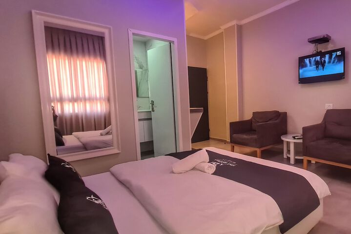 Room 28 of 68