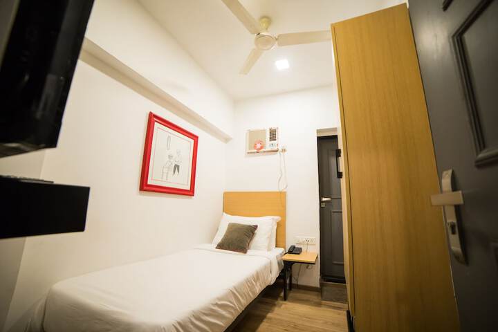 Room 13 of 24