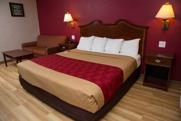 1 King Bed (12 of 14)
