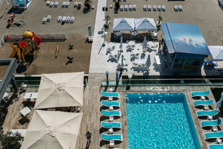Pool 37 of 64
