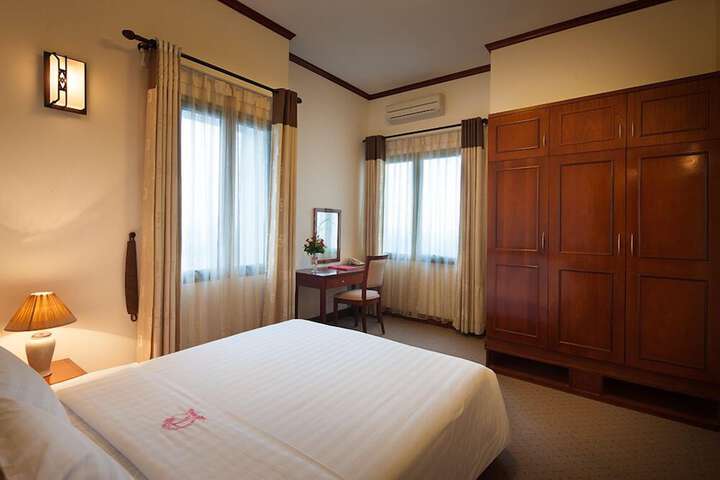 Room 9 of 23
