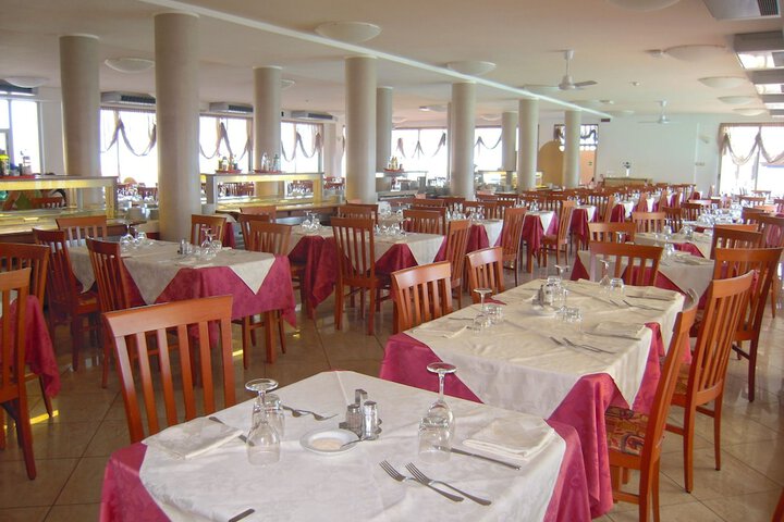 Dining 9 of 17