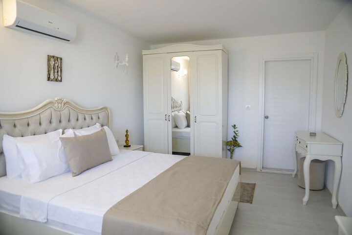 Room 14 of 24