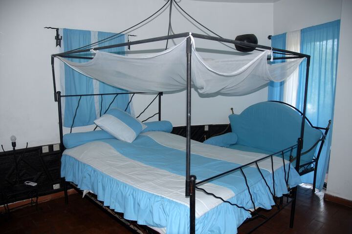Room 6 of 106