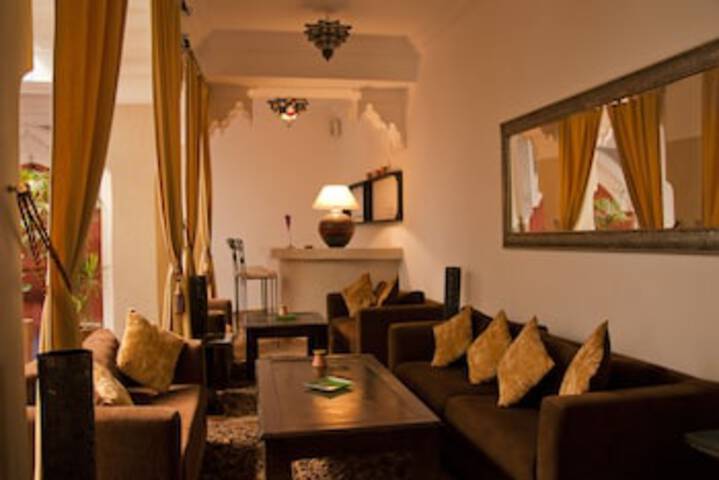 Lounge 280 of 435