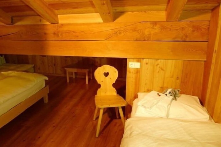 Room 5 of 18