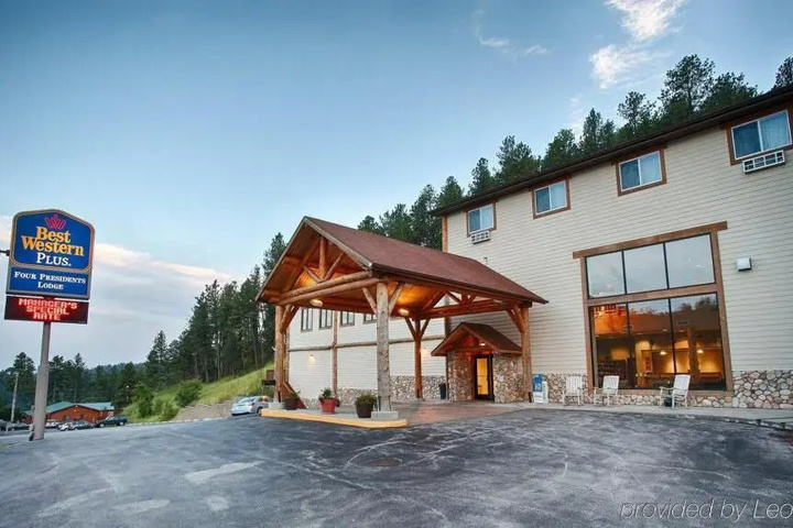 Exterior of Best Western Plus Four Presidents Lodge