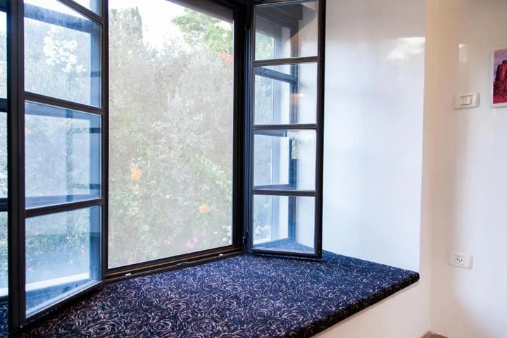 Room 4 of 20