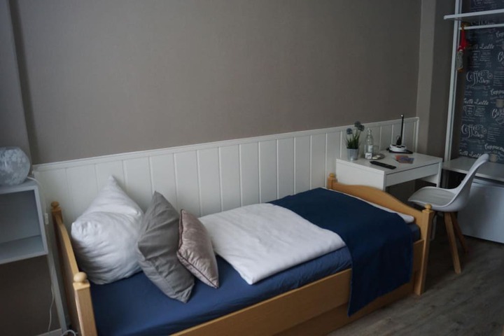 Room 11 of 35