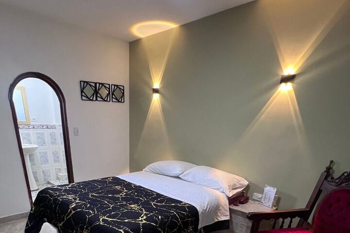 Room 6 of 15