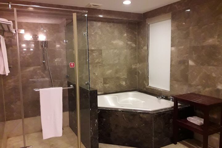 Room 34 of 51