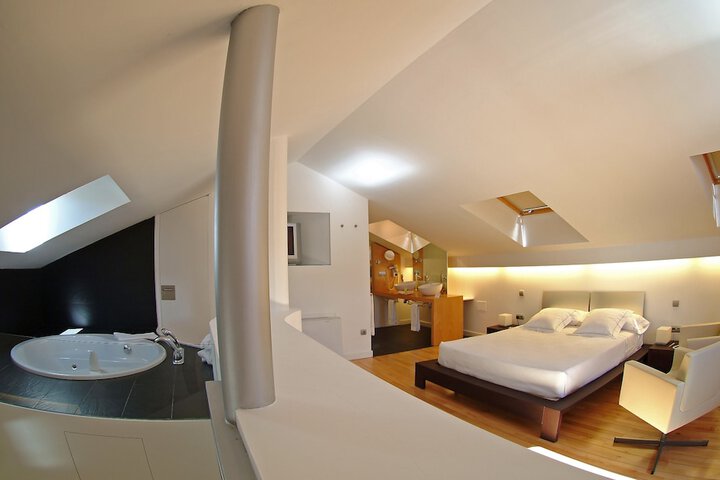 Room 27 of 90