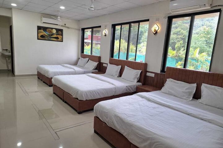 Room 3 of 20