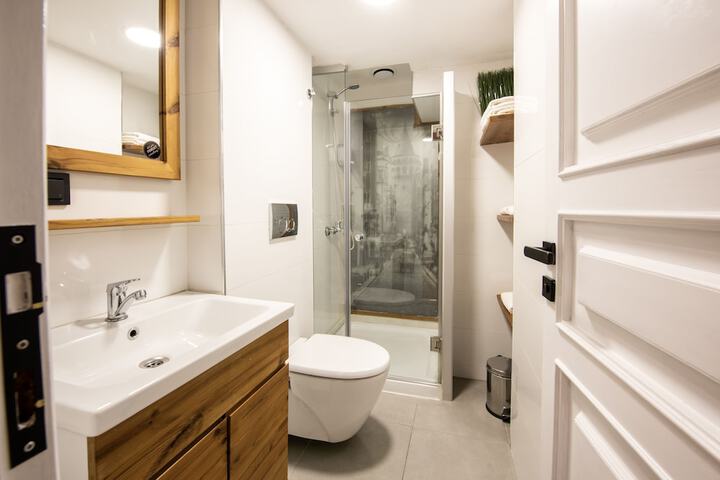Room 42 of 50