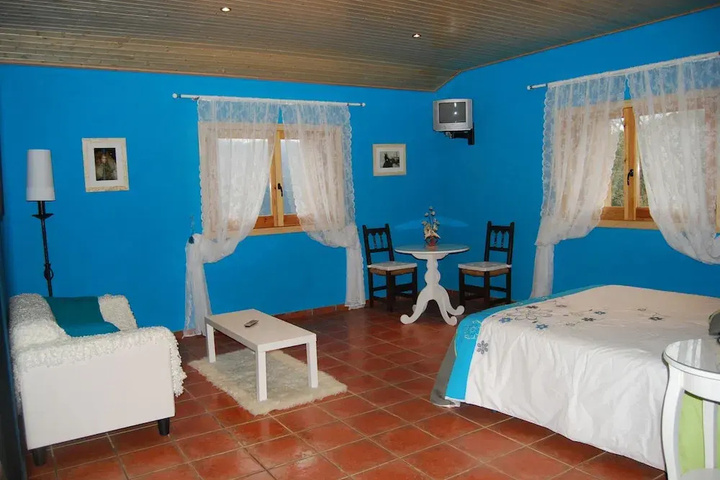 Room 5 of 18