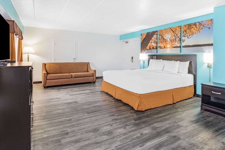 1 King Bed (7 of 12)