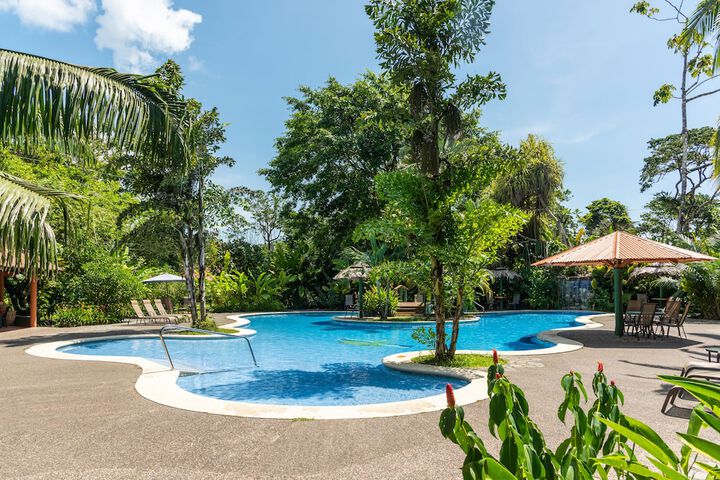 Hotel Pool