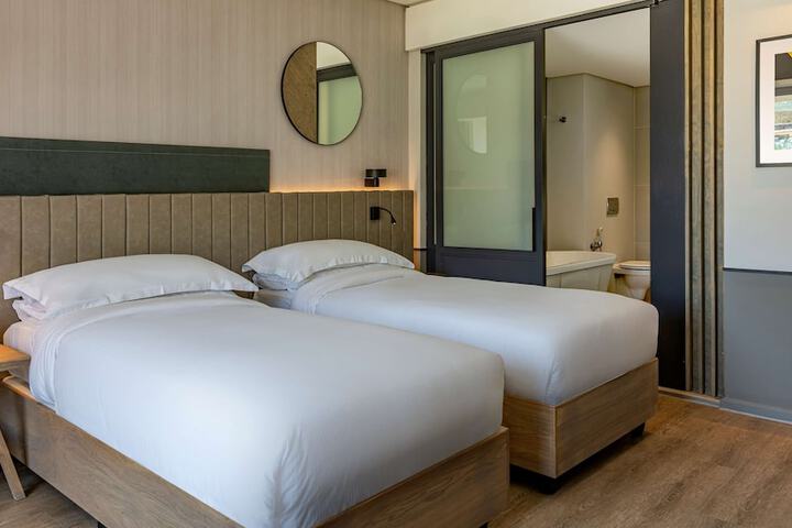 Room 15 of 108
