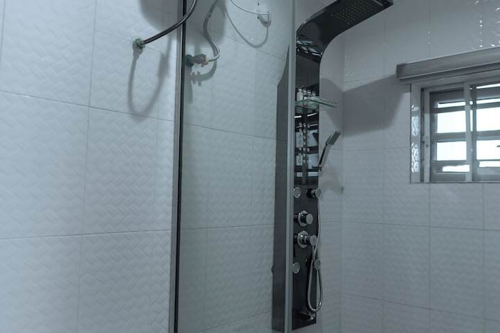 Room 30 of 65