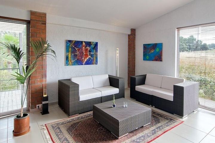 Entrance & Lobby