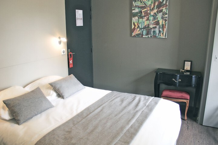 Room 9 of 35