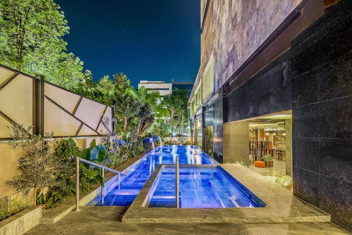 Hotel with Pool