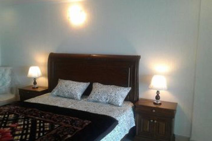 Room 5 of 32
