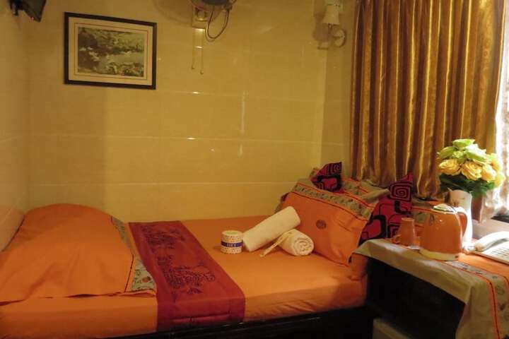 Room 33 of 58