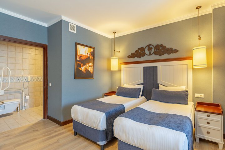 Room 64 of 120