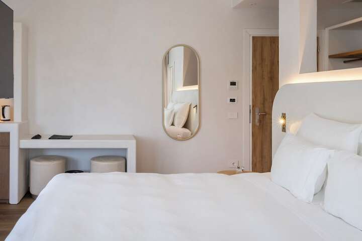 Room 18 of 90