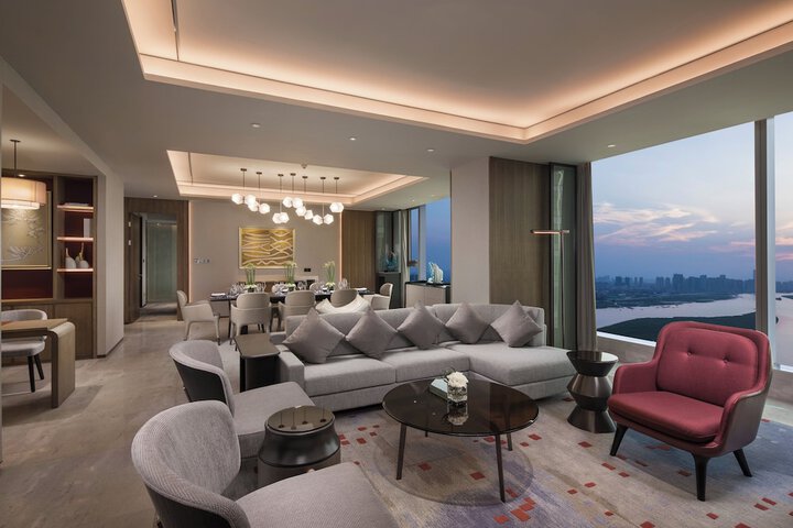 Room 15 of 110