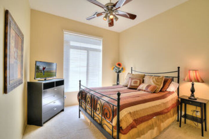 Room 6 of 16