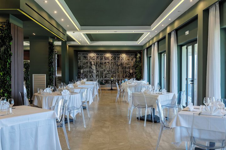 Dining 100 of 128