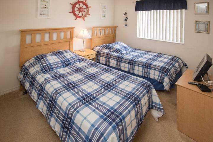 Room 4 of 5