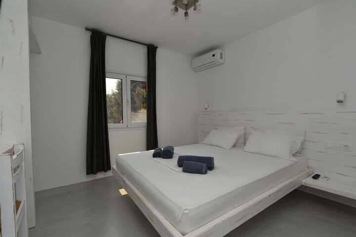 Room 3 of 88