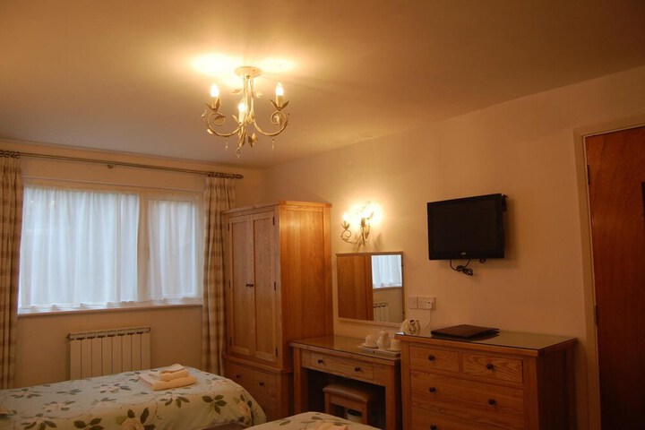 Room 11 of 38