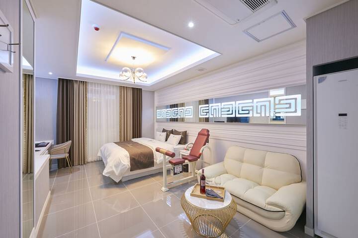 Room 12 of 61
