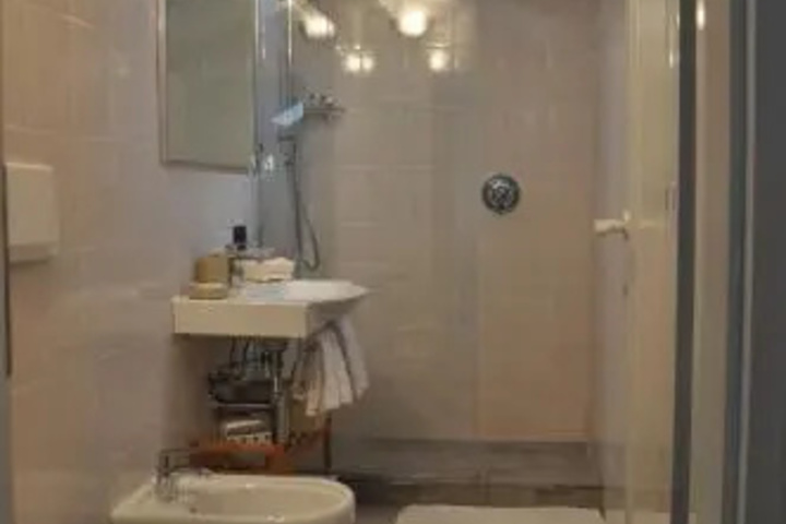 Room 5 of 7