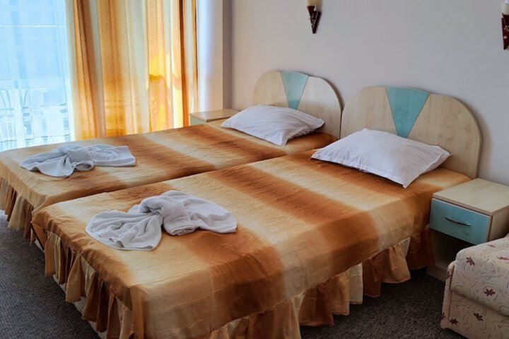 Room 6 of 13