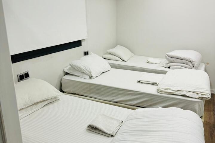 Room 33 of 40