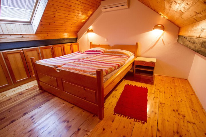 Room 33 of 49