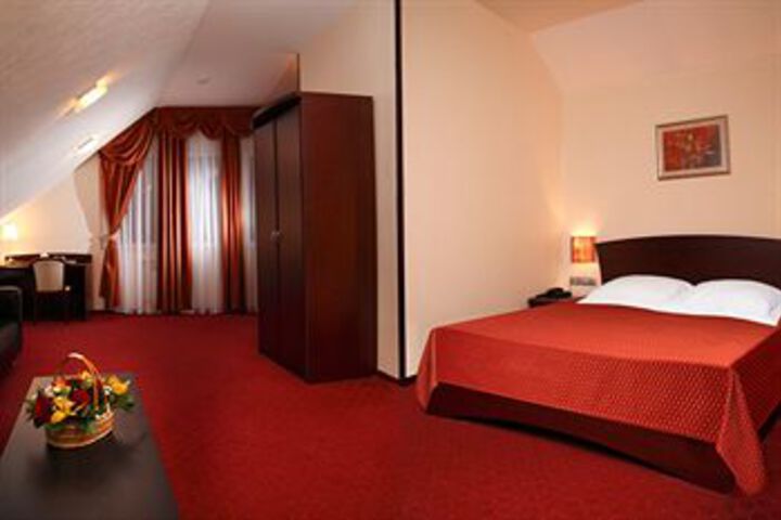 Room 3 of 20
