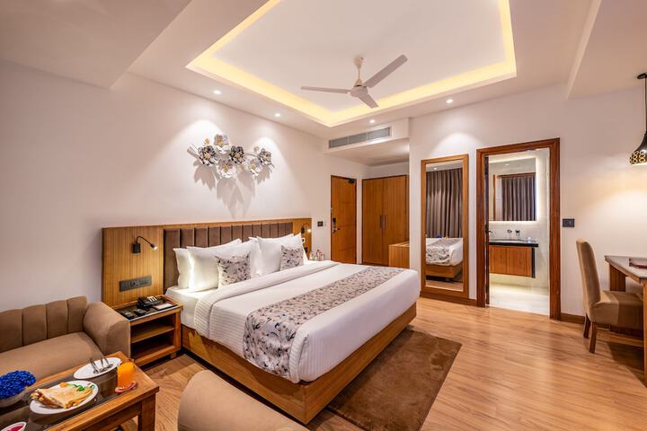 Room 6 of 23