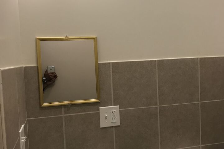 Room 21 of 28
