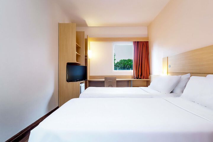 Room 21 of 43