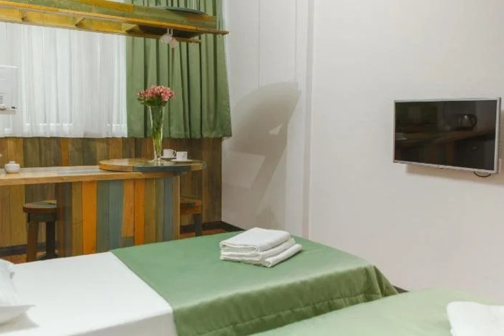 Room 4 of 18