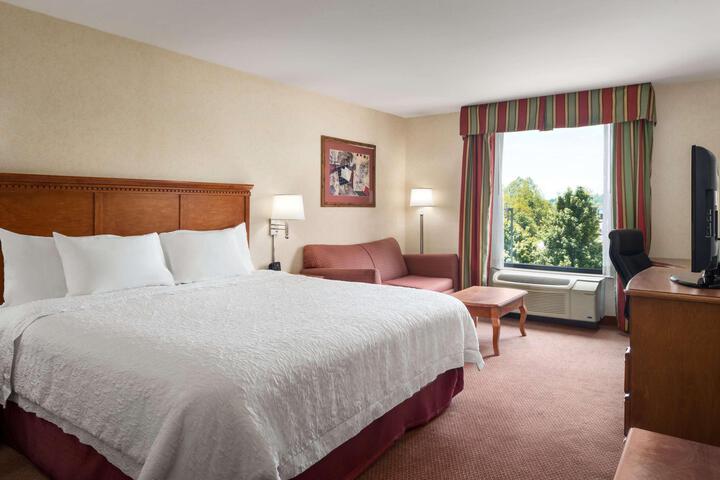 1 King Bed (4 of 17)